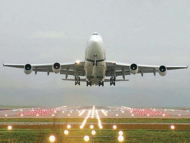 929517-Airportplanerunway-1438309653-651-640x480